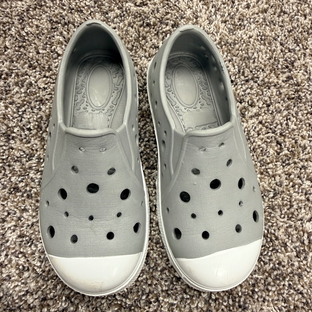 Like New Harper Canyon Kids' Surfer Slip-on Sneaker in Grey/White - Size 9T
